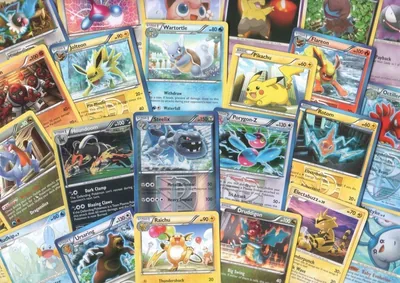 Pokémon 100 verschillende kaarten met foils! Beste Deal
