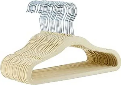 Colgadores de Terciopelo No Deslizables Amazon Basics para Niños y Bebés, 11.60 Pulgadas, Paquete de 30, Beige