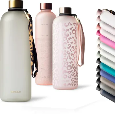 MAMEIDO Wasserflasche mit Zeitmarkierung 1.5 Liter (Ivory Beige Gold) | Mit abnehmendem Tragegurt, leckensicher und vielseitig