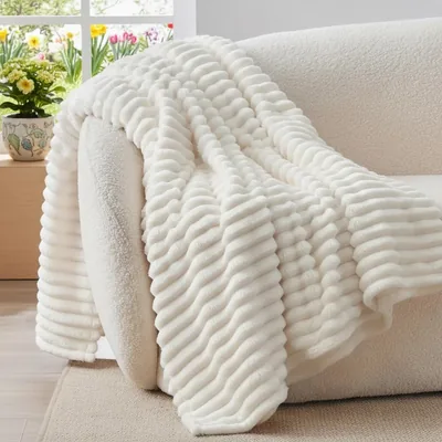 BEDELITE Kuscheldecke, Fluffige Dekodecke fürs Sofa, Creme-Weiß | Flannel-Fleece-Decke, Kordel-Wurf für Wohnzimmer