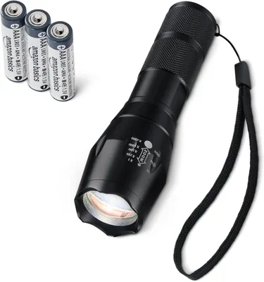 Torcia LED Portatile Amazon Basics - 5 Modi di Illuminazione - 200 Lumen - Resistente all'Acqua - Con Lanyard