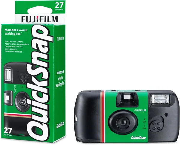 Fujifilm Quicksnap 27 exposure FUJICOLOR 400 ISO speed film camera with Built-in flash