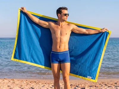 Asciugamano da Spiaggia Microfibra 90 x 180 cm con Bordi Contrastanti - Risparmia il 55% su Amazon