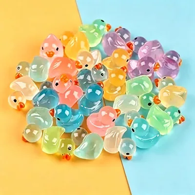Mini Verse Micro Peekies أحياء من الراتنج اللامعة - 50 قطعة تضيء في الظلام، مجموعة متنوعة عشوائية من الحيوانات المصغرة