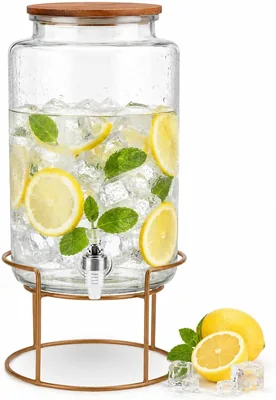 Dispensador de Bebidas MRK HOME de Vidrio, 8.3 L, Base Metálica Dorada, Tapa de Madera de Acacia y Grifo Antigoteo, Dimensiones: 21 x 35