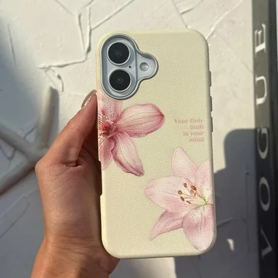 حالة فيكرا الفاخرة باللون الوردي المزخرف لهاتف iPhone 16 مع حامي عدسة الكاميرا، غطاء سيليكون رفيع بطلاء ميكروفايبر