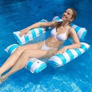 حمام مائي قابل للنفخ من TRUE FIT® بتصميم شبكة، أزرق وأبيض مخطط، لوح سباحة مريح